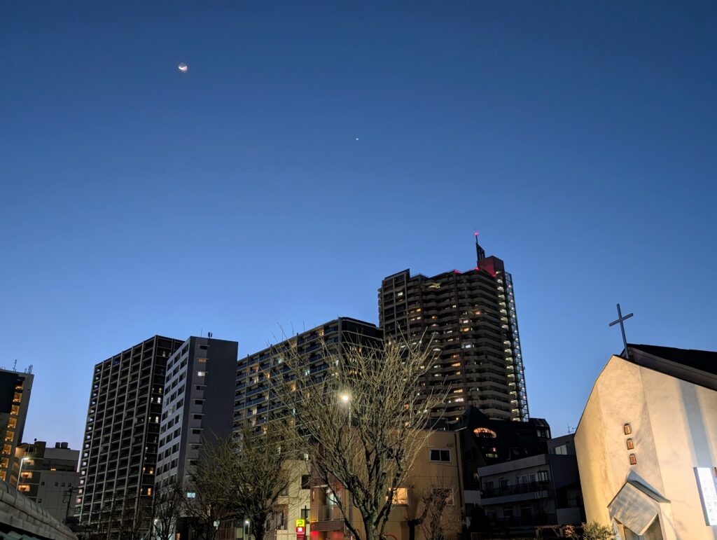 町田市から見える夜空と三日月
