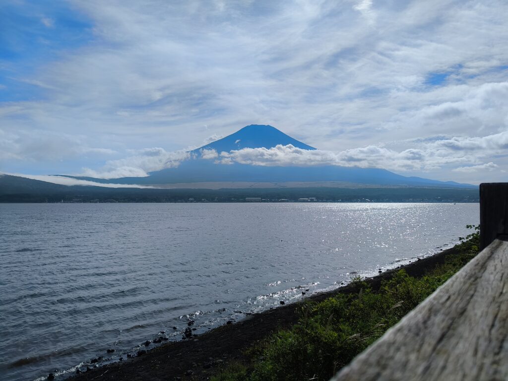 山中湖と親水公園からの富士山
