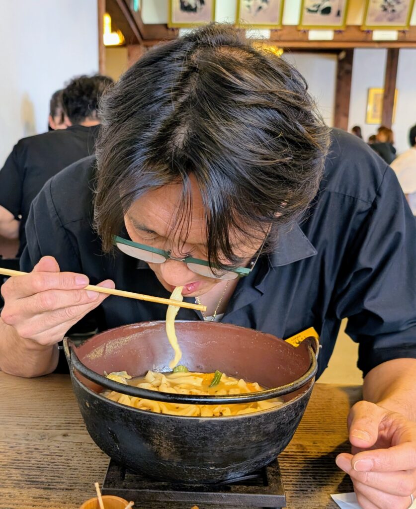 ほうとうを食す先生